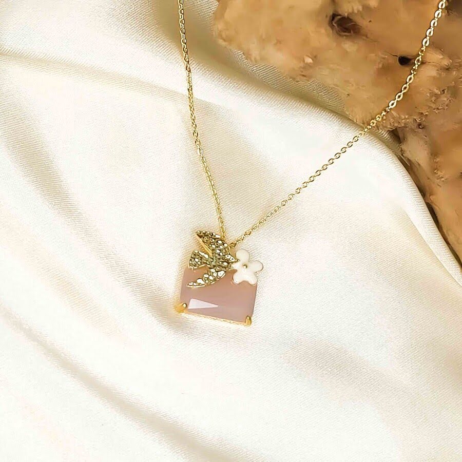 yellow gold pendant with pink quartz golden bird and daisy